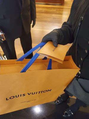 louis vuitton saks atlanta